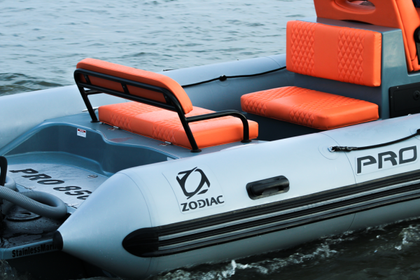 bateau zodiac pro 850