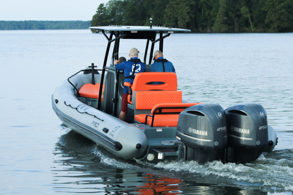 bateau zodiac pro 850