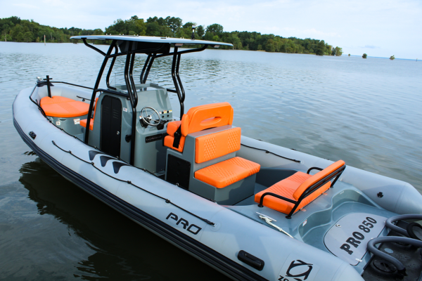 bateau zodiac pro 850