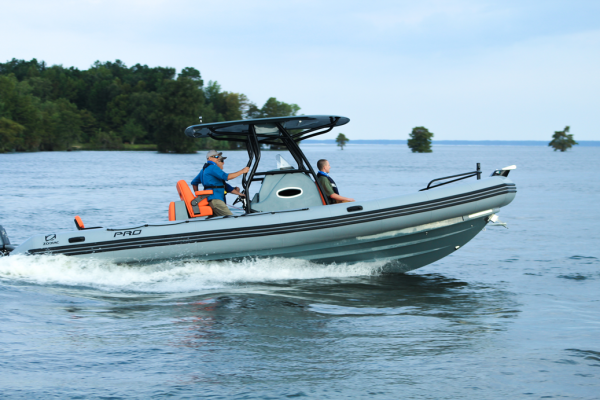 bateau zodiac pro 850